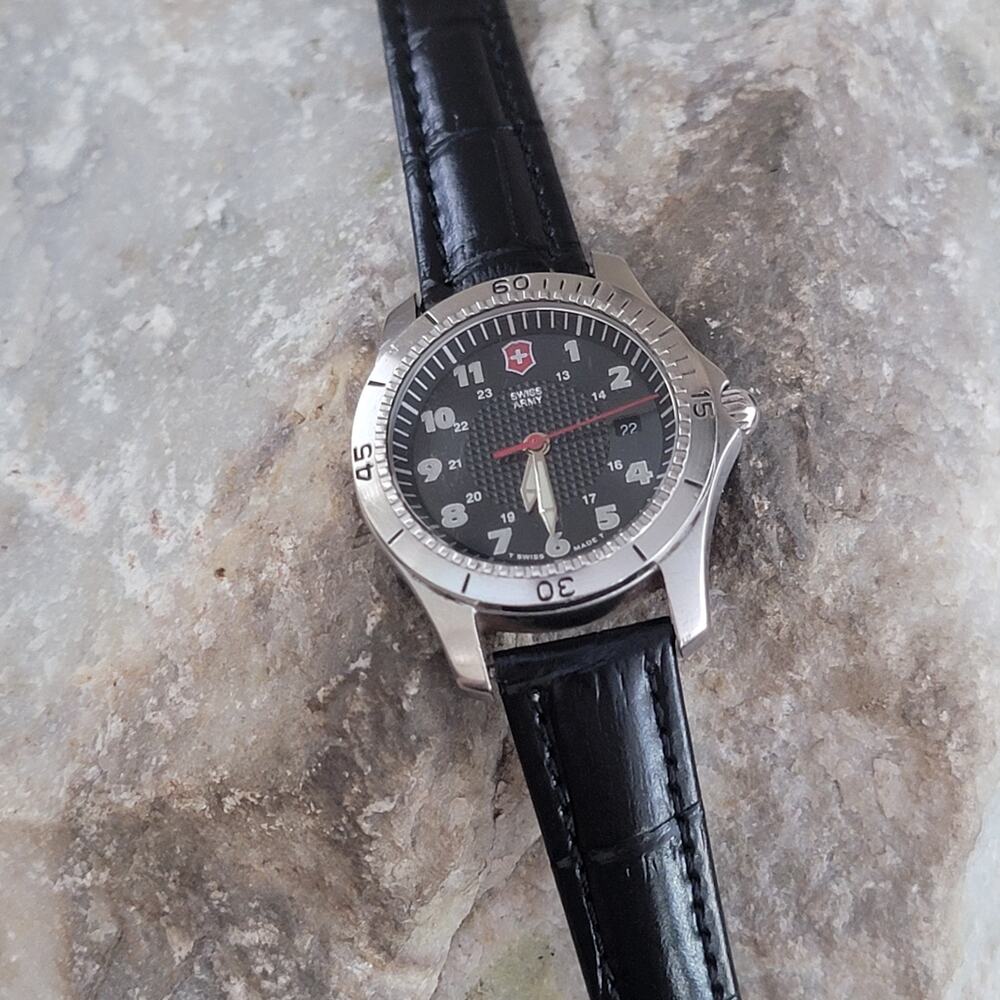 Vintage Watches Swiss Army Brand Black Dial Field Watch Leather Strap Quartz